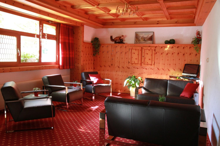 Public Area, Hotel Portjengrat, Visp