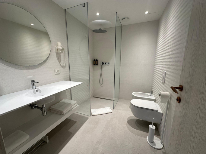 Bathroom 4, Abi's Hotel & SPA Vlore, Vlorës
