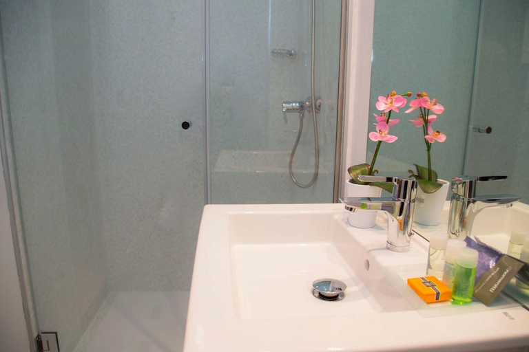 Bathroom, Hab Urban Hostel, Segovia