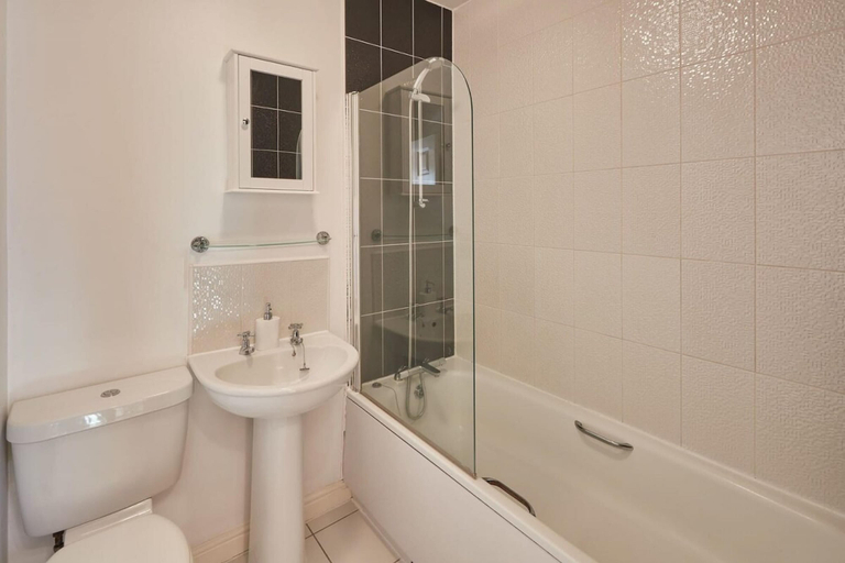 Bathroom, Host Stay 57 Woodland View, Kirklees