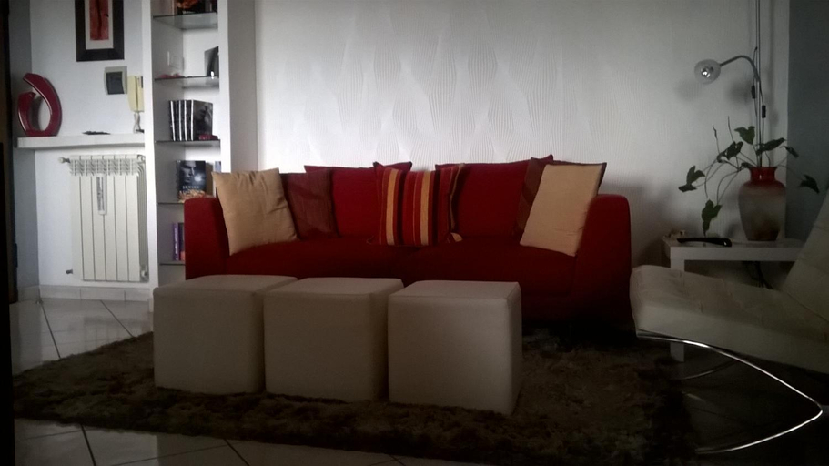 Others 2, A casa con Stefania, Rome