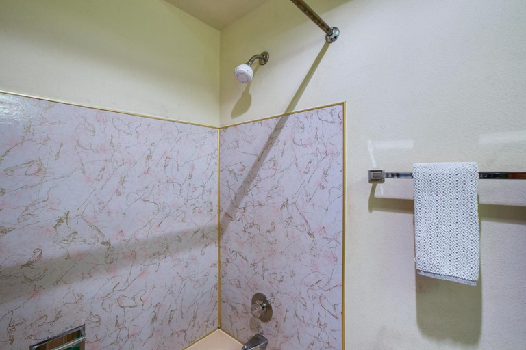Bathroom 3, 37sll - Economical - Convenient - Kitchenette - Sleeps 2 1 Bedroom Condo by Redawning, Whatcom
