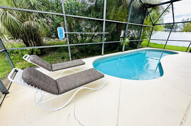 Others 2, Spacious, open layout and pool relaxation!, Lake