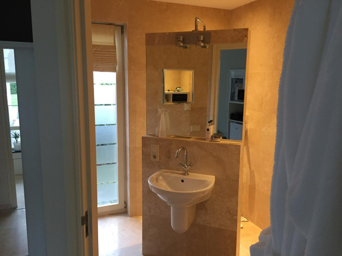 Bathroom, B&B Maison Saint Tropez Eindhoven, Eindhoven