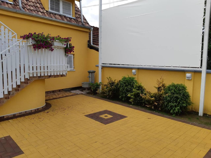 Others 3, Golden House Apartments, Čačak