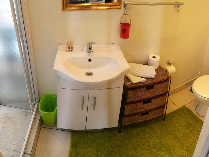 Bathroom 3, Westmoreland Lodge, City of Johannesburg