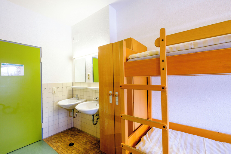 Bathroom 5, Jugendherberge Falkenberg, Tirschenreuth