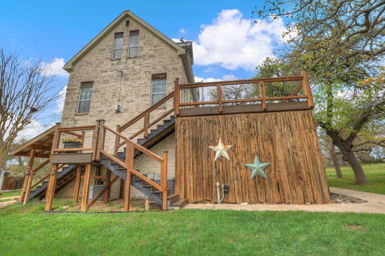 Exterior & Views, The Elizabeth Haus Upper Suite, Kendall
