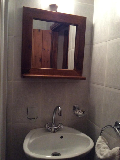 Bathroom 3, Ey-Giann, Central Greece