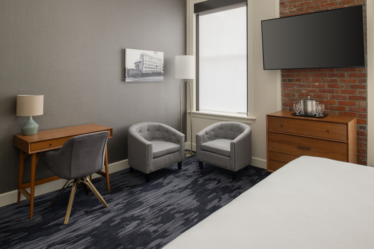 Bedroom 3, Courtyard by Marriott Tacoma Downtown, Pierce
