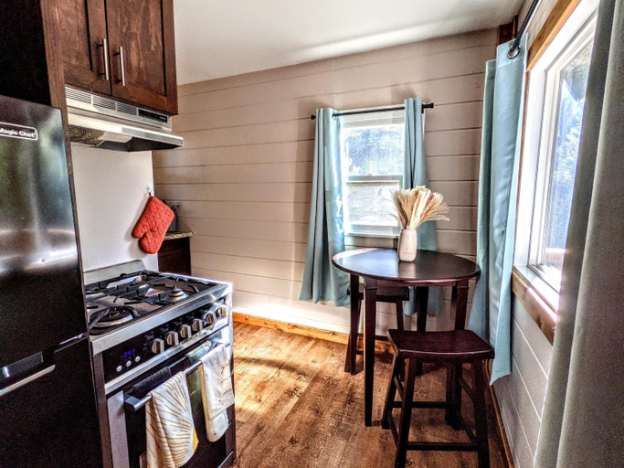 Others 5, The Bluebird's Nest - Cabin with Fireplace, San Diego
