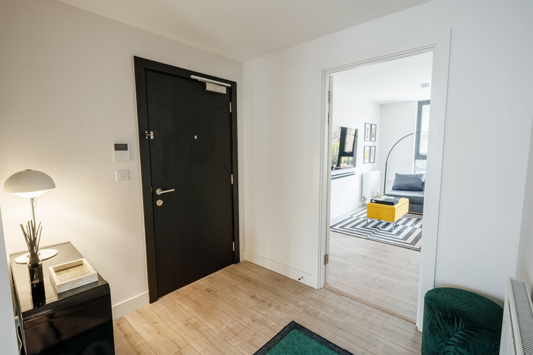 Others 5, Lovely 1-bed Apartment in London, London