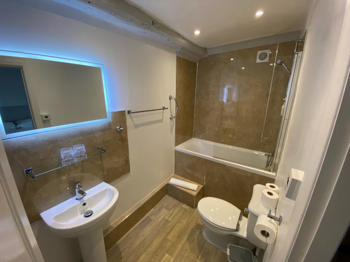 Bathroom 3, The Cavendish Arms, Cumbria