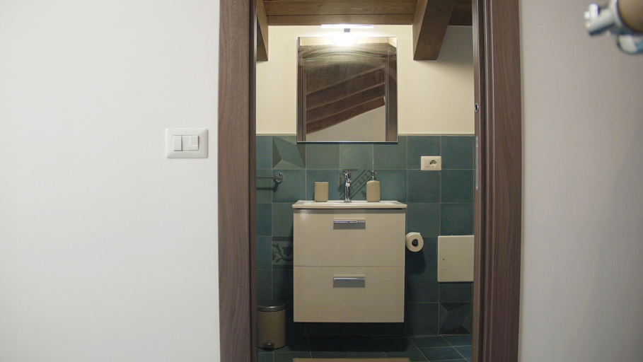 Bathroom 3, Il Palazzetto, Salerno
