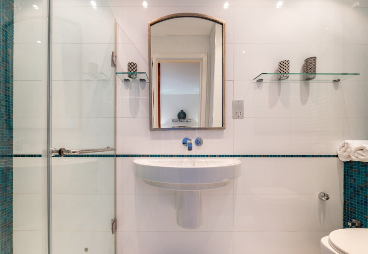 Bathroom 2, The Grosvenor Residences, London