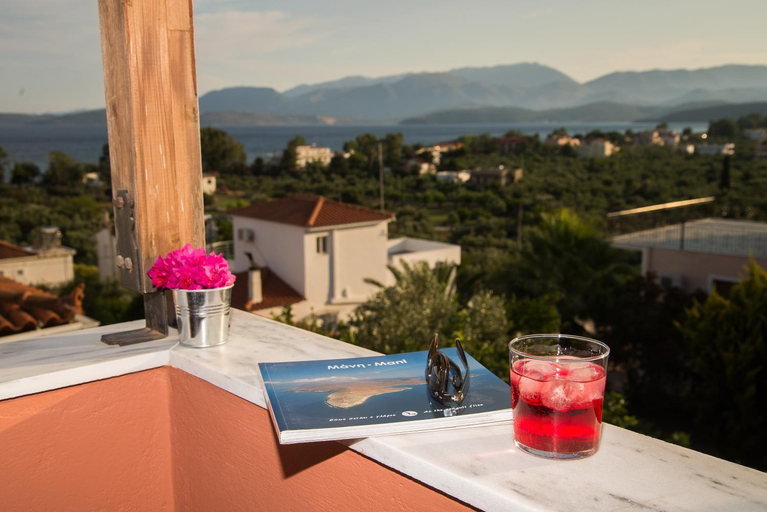 Others 4, Bello Horizonte, Peloponnese