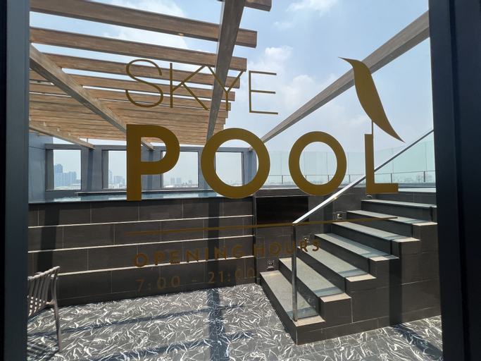 Exterior & Views 28
