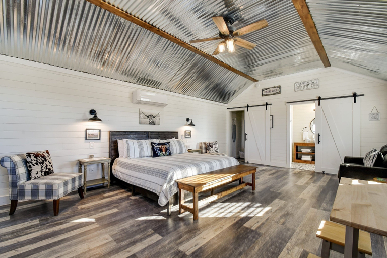 Bedroom 3, The Windmill-breathtaking Hill Country Views!, Gillespie