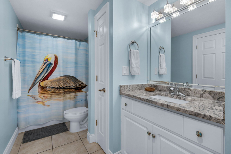 Bathroom 4, Treasure Island 2304, Bay
