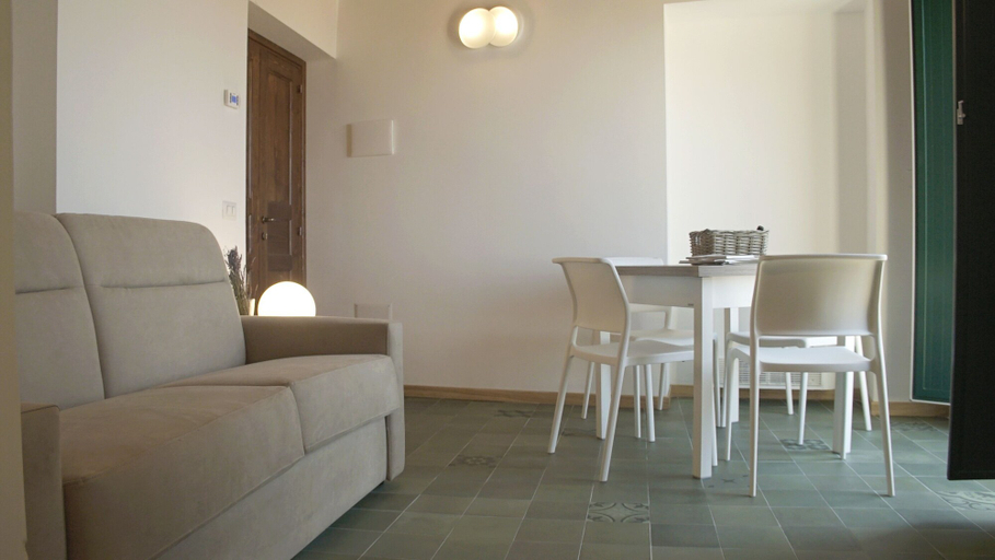 Others 4, Il Palazzetto, Salerno