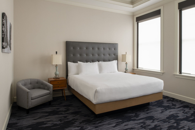 Bedroom 3, Courtyard by Marriott Tacoma Downtown, Pierce