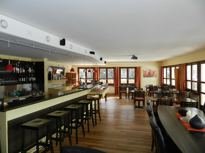 Food & Drinks 2, Hotel Derby, Goms