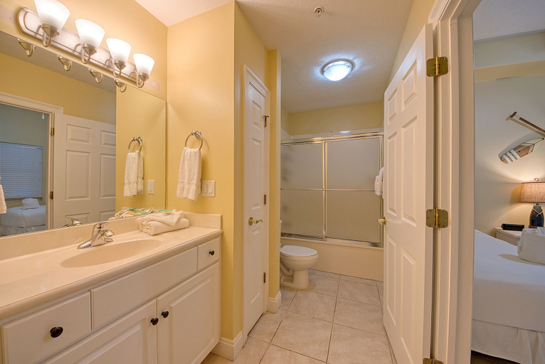 Bathroom 4, Treasure Island 0309, Bay