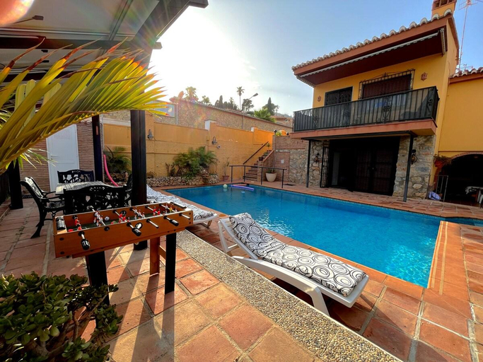 Others 5, Casa con piscina junto a playa, Granada