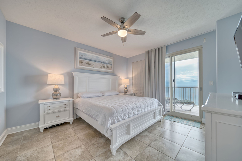 Room 2, Treasure Island 1706, Bay