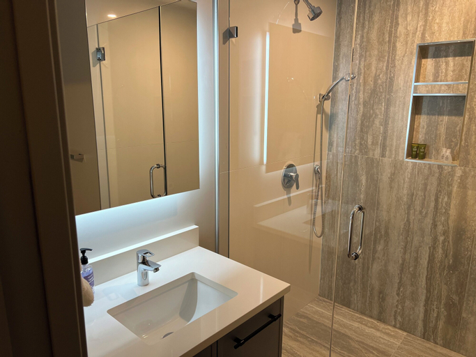 Bathroom 18
