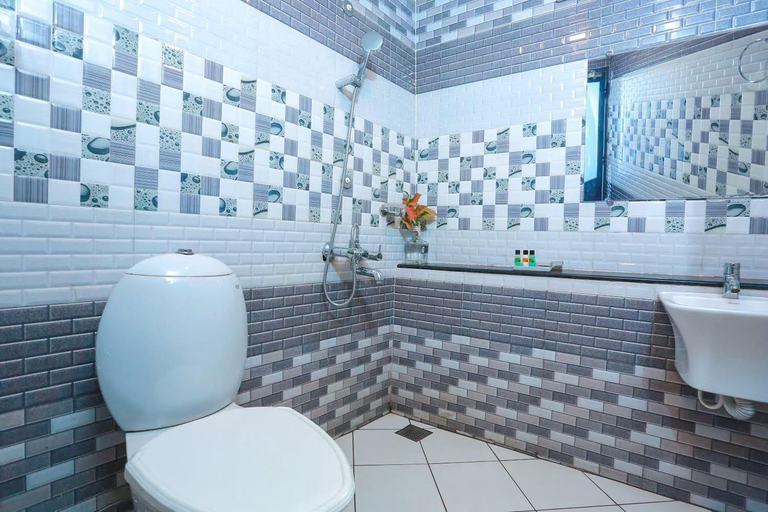 Bathroom, Private Houseboat, Alappuzha