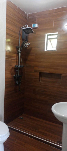 Bathroom 3, Manel Guest House Hotel, Donsol