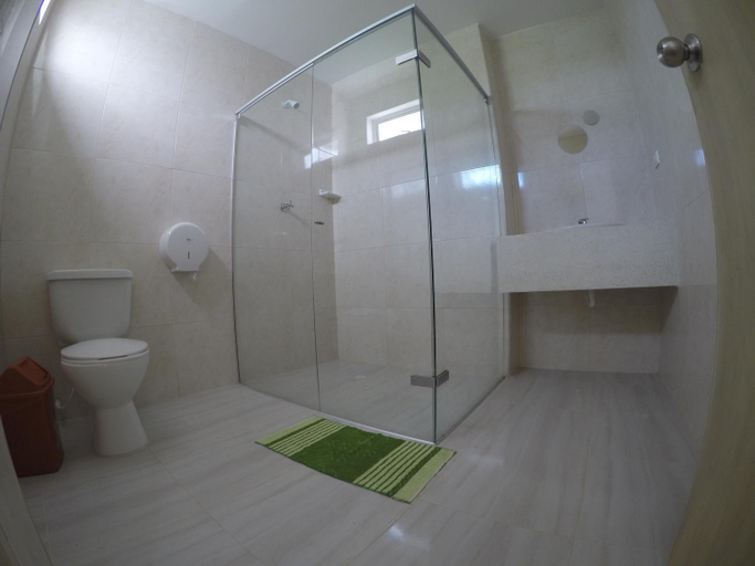 Bathroom, Hotel Calarca Club, Montería