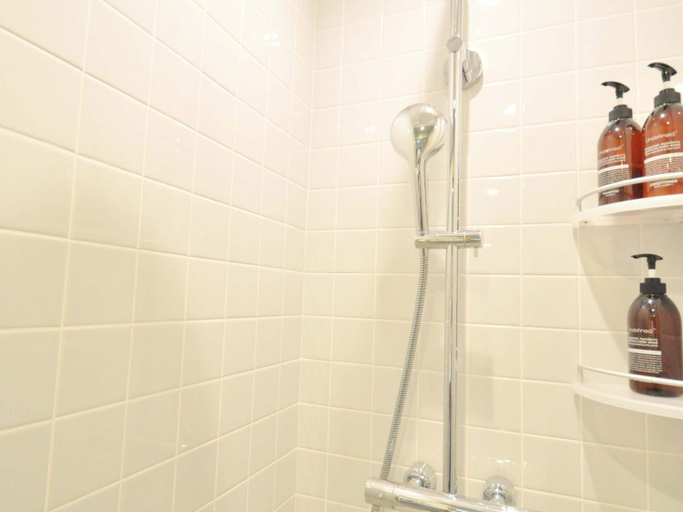 Bathroom 2, SINGAI HOSTELS, Onomichi