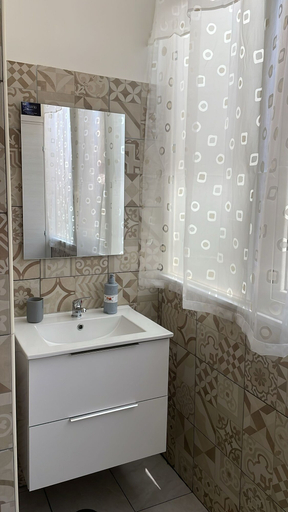 Bathroom 5, Una Notte a Napoli, Napoli