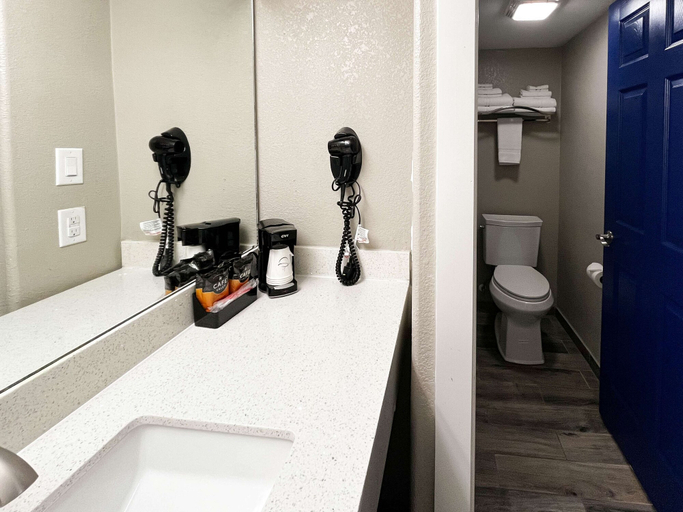 Bathroom 5, Blue Wave Inn, Aransas
