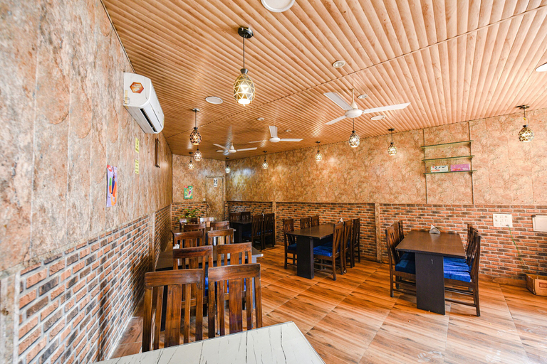 Food & Drinks 3, Fabhotel Ice Berg, Dehradun