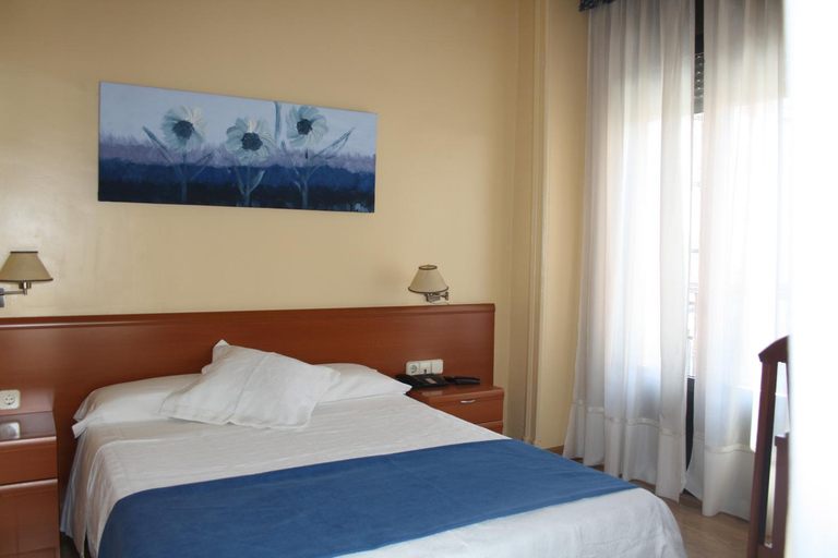 Bedroom 3, Hostal Santa Cruz, Madrid