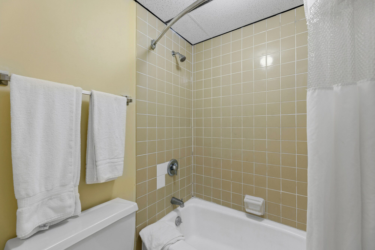 Bathroom 4, Relax Inn, Douglas