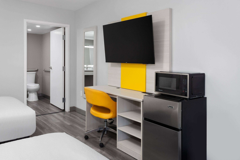 Bedroom 5, Days Inn by Wyndham Baltimore Northwest, Baltimore