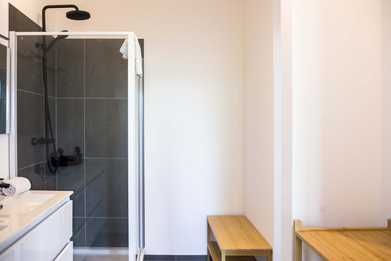 Bathroom 2, Brussels EU Design residence, Bruxelles
