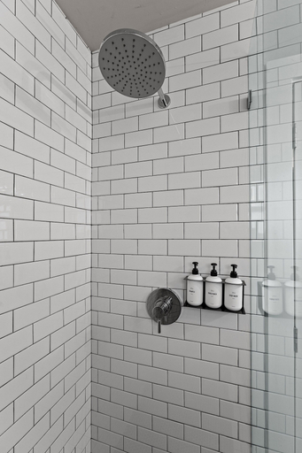 Bathroom 4, The Spot, Gillespie
