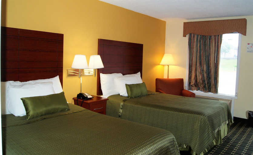 Bedroom 4, Red Carpet Inn, Adams
