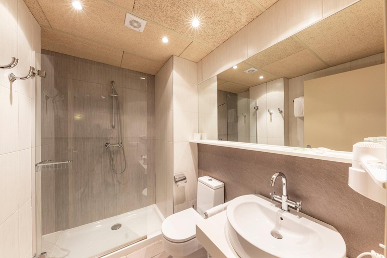 Bathroom 2, Aparthotel Trainera, Lleida