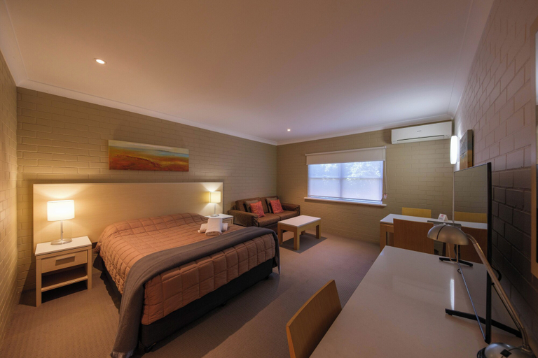 Bedroom 3, The Imperial Motel, Wingecarribee