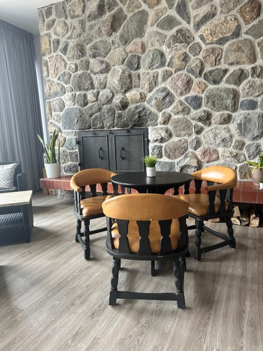 Others 3, Hotel Far Hills, Les Laurentides