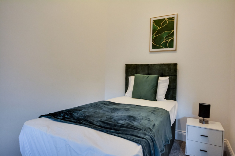 Bedroom 2, Lovely 1-bed Apartment in Wigan, Wigan