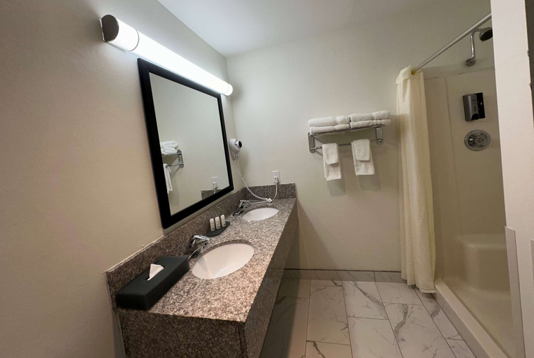 Bathroom 4, Ramada by Wyndham Waupaca, Waupaca