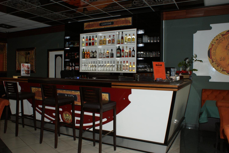 Food & Drinks
