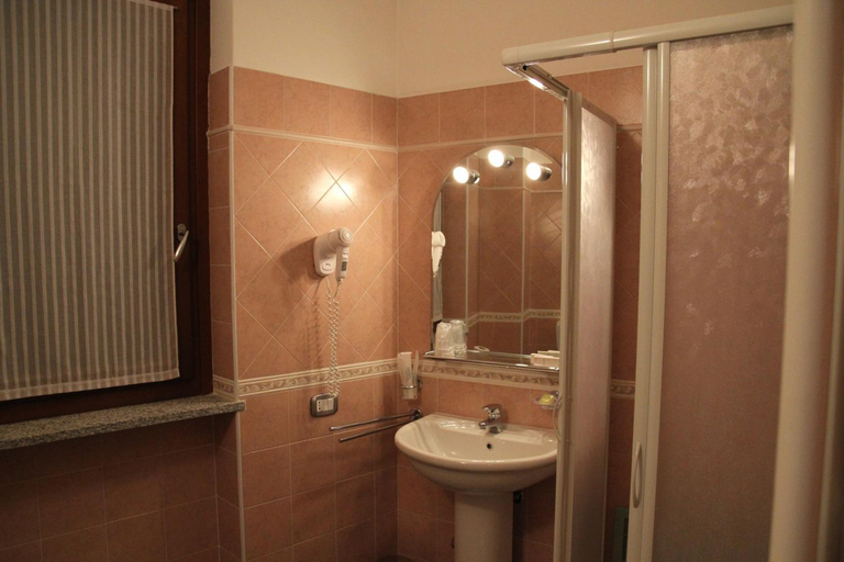 Bathroom, Albergo Verdi, Alessandria